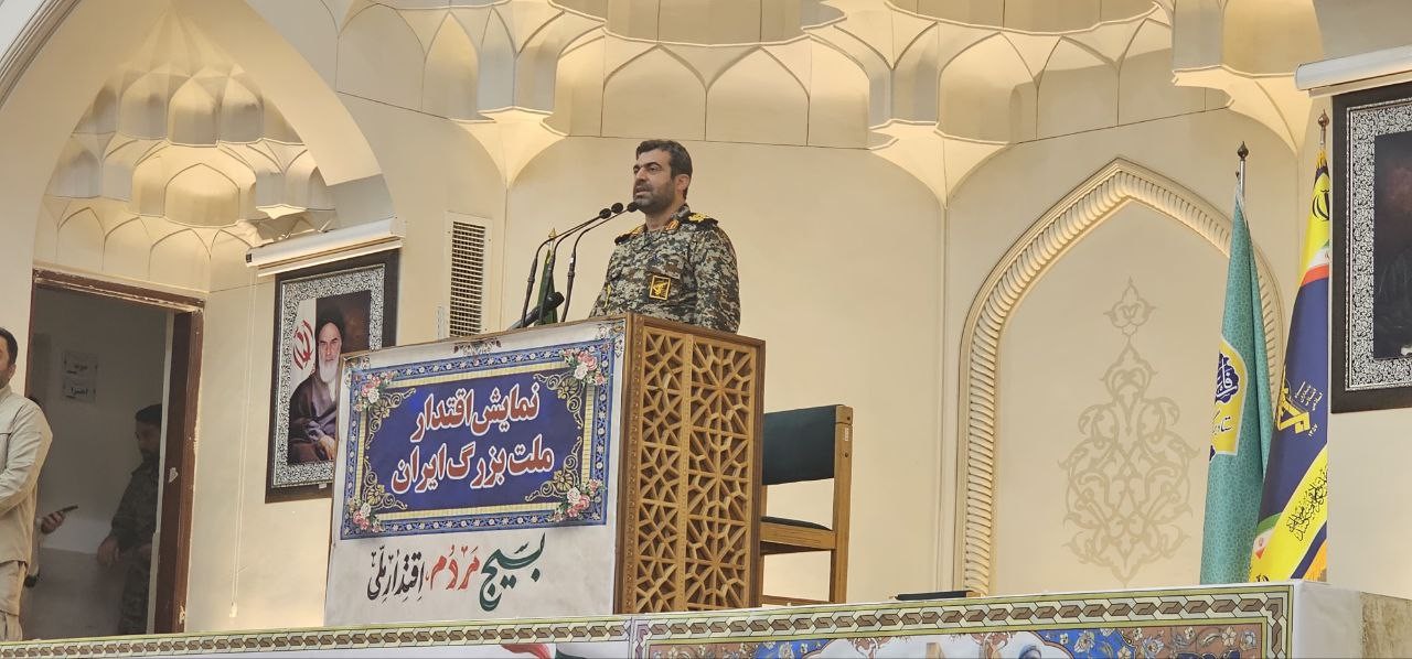 بسیجیان پرچم دار استقلال کشور هستند