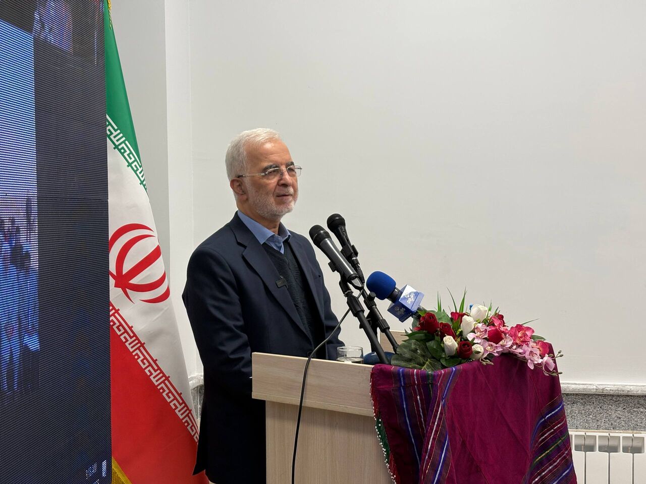 پیشرفت کشور و استانها در گرو جذب سرمایه داخلی و خارجی است