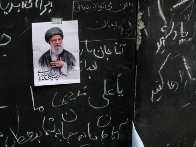 روایت دیواری که هزاران “آقا…” را در آغوش کشید