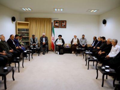 توهین به مسئولان، خلاف انقلابی‌گری است